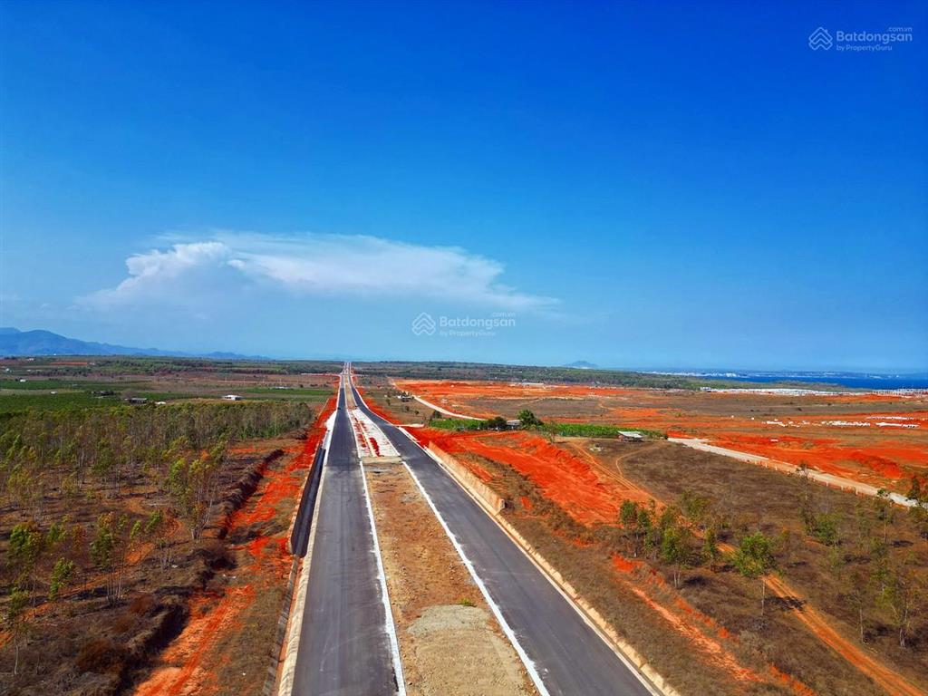 Bán lô đất mặt tiền đường nhựa 24m đi biển và sân bay phan thiết 1900m2 giá chỉ 420tr, bao sang tên