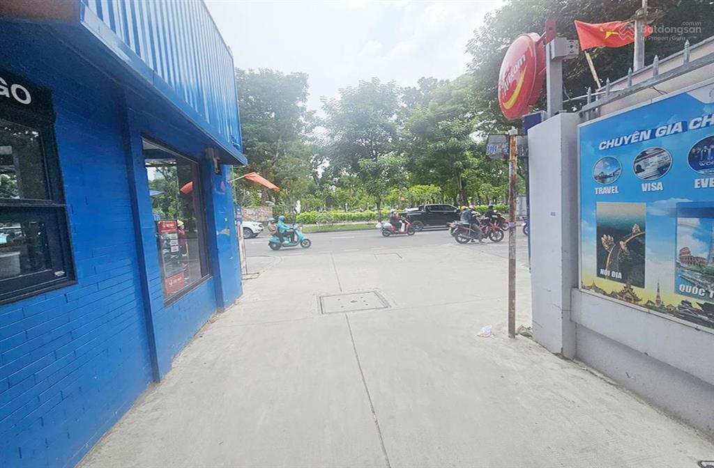 Bán nhà 1t2l ngay sát mặt tiền võ thị sáu q1 dt 7.4x15m đối diện công viên lê văn tám