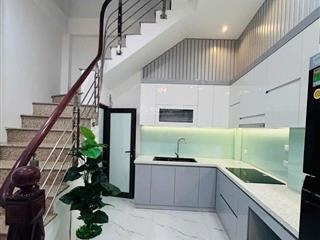 Bán nhà lô góc 6.15 tỷ, dt 24m2, mt 3.1m, 5 tầng, 3 ngủ, ngõ 72 tôn thất tùng, đống đa