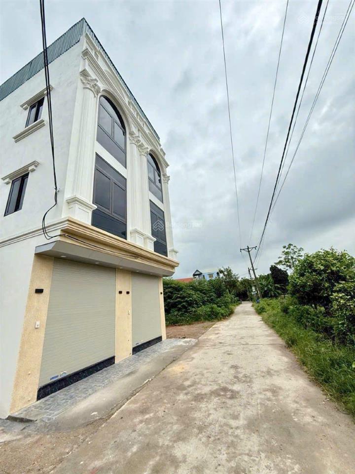 Bán căn 42m 3 tầng full nội thất đường ô tô tránh nhau giá 3,78 tỷ tại p, chương mỹ