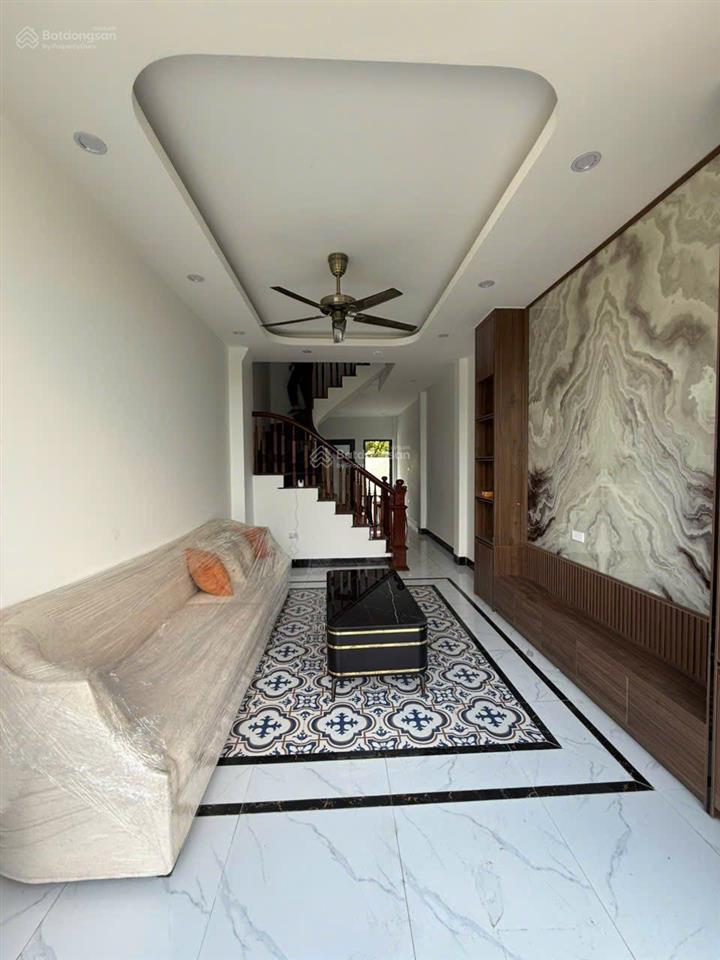Bán căn 42m 3 tầng full nội thất đường ô tô tránh nhau giá 3,78 tỷ tại p, chương mỹ