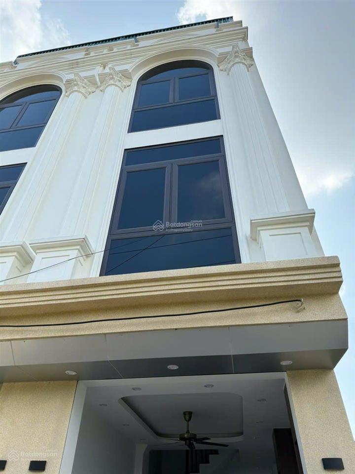 Bán căn 42m 3 tầng full nội thất đường ô tô tránh nhau giá 3,78 tỷ tại p, chương mỹ