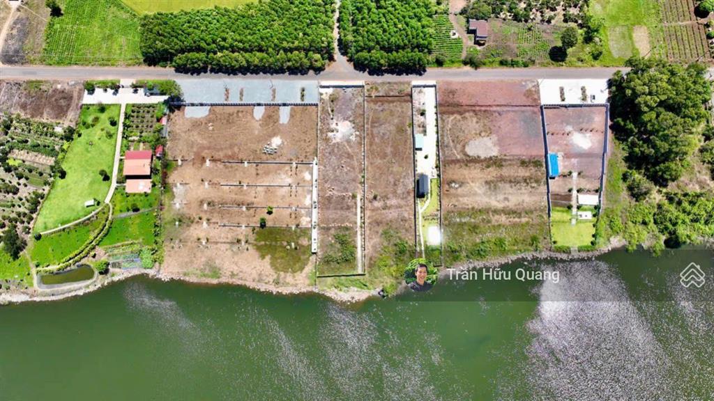 Bán khu nghỉ dưỡng ven hồ lồ ồ , giáp mặt hồ 2100m2 có 612m2 thổ cư, 35m mặt tiền