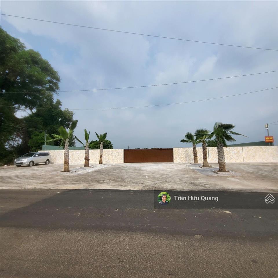 Bán khu nghỉ dưỡng ven hồ lồ ồ , giáp mặt hồ 2100m2 có 612m2 thổ cư, 35m mặt tiền