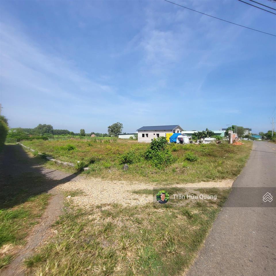 Bán đất đường nguyễn huệ lô góc 2 mặt tiền 637m2 15m x 38m gần biển phước hải