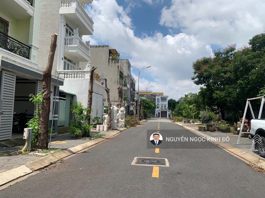 Cuối năm cần vốn kd bán gấp lô đất the seasons giá 5 tỷ. dt 5x20, sổ sẵn.  0386 602 ***