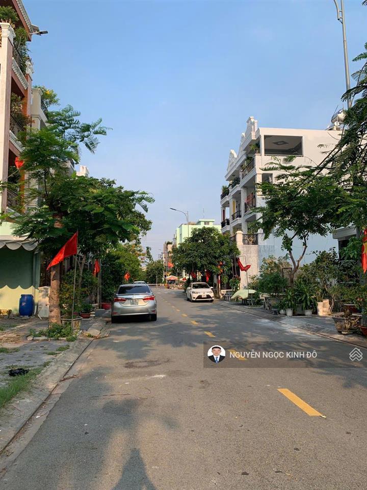 Cuối năm cần vốn kd bán gấp lô đất the seasons giá 5 tỷ. dt 5x20, sổ sẵn.  0386 602 ***