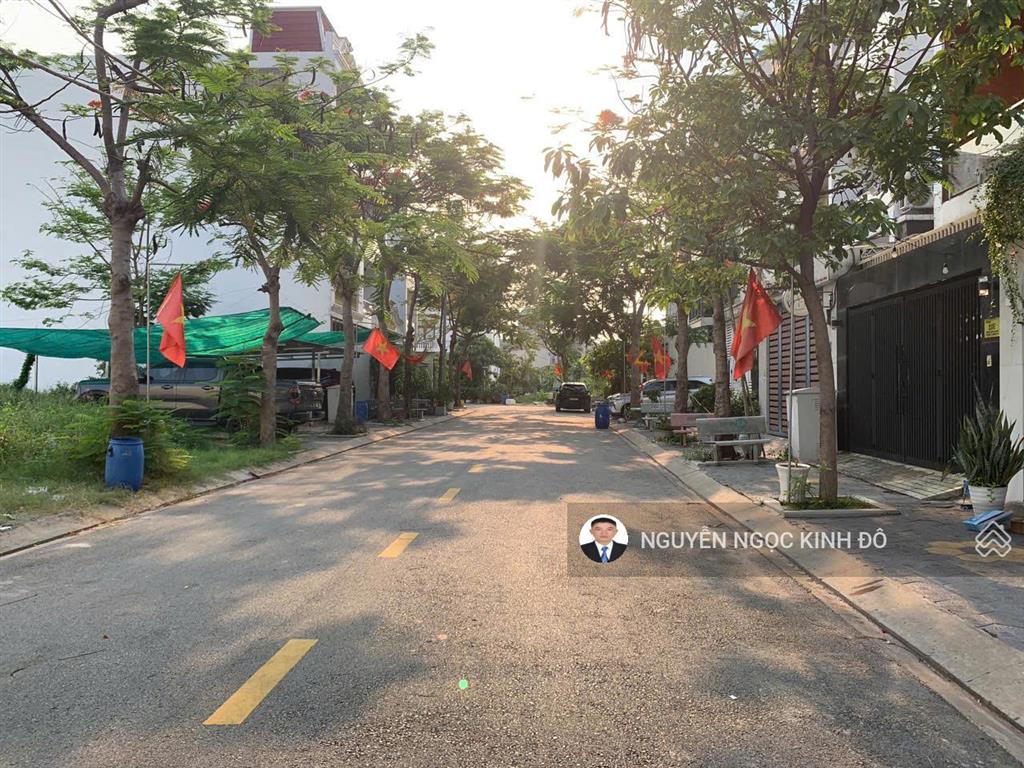 Cuối năm cần vốn kd bán gấp lô đất the seasons giá 5 tỷ. dt 5x20, sổ sẵn.  0386 602 ***