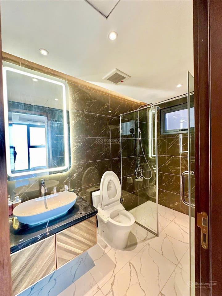 Bán cắt lỗ căn hộ 2 ngủ 2 wc full nội thất tại diamond crown view hồ cực hiếm (sổ đỏ chính chủ)