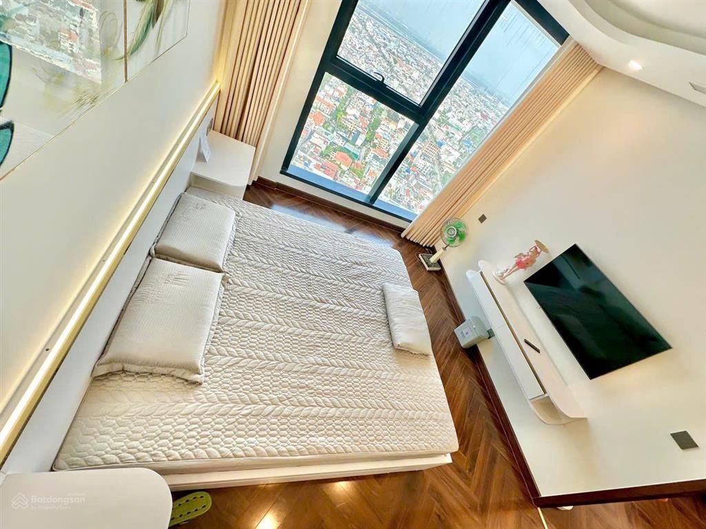 Bán cắt lỗ căn hộ 2 ngủ 2 wc full nội thất tại diamond crown view hồ cực hiếm (sổ đỏ chính chủ)