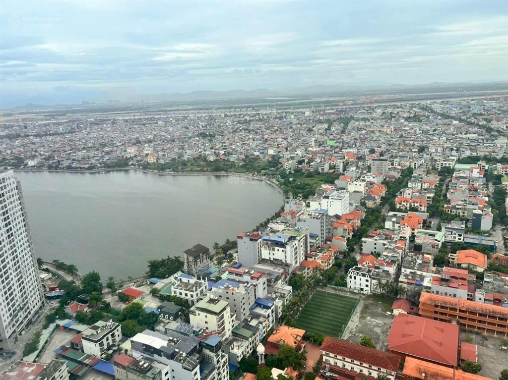 Bán cắt lỗ căn hộ 2 ngủ 2 wc full nội thất tại diamond crown view hồ cực hiếm (sổ đỏ chính chủ)