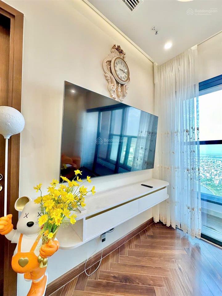 Bán cắt lỗ căn hộ 2 ngủ 2 wc full nội thất tại diamond crown view hồ cực hiếm (sổ đỏ chính chủ)