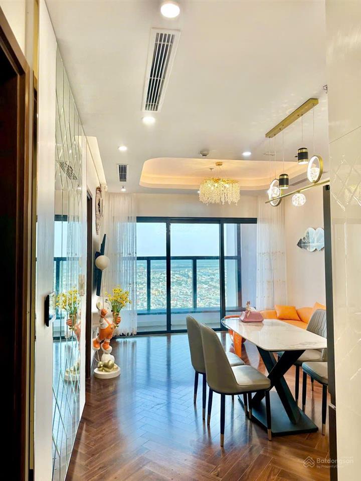 Bán cắt lỗ căn hộ 2 ngủ 2 wc full nội thất tại diamond crown view hồ cực hiếm (sổ đỏ chính chủ)