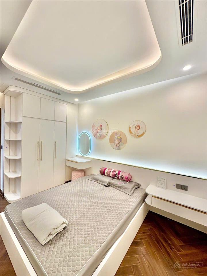 Bán cắt lỗ căn hộ 2 ngủ 2 wc full nội thất tại diamond crown view hồ cực hiếm (sổ đỏ chính chủ)