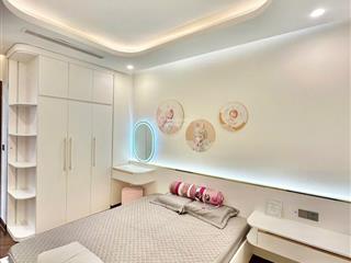 Bán cắt lỗ căn hộ 2 ngủ 2 wc full nội thất tại diamond crown view hồ cực hiếm (sổ đỏ chính chủ)
