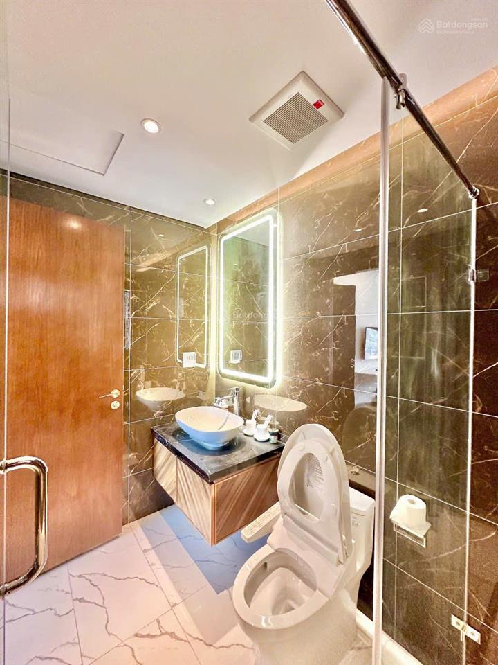Bán cắt lỗ căn hộ 2 ngủ 2 wc full nội thất tại diamond crown view hồ cực hiếm (sổ đỏ chính chủ)