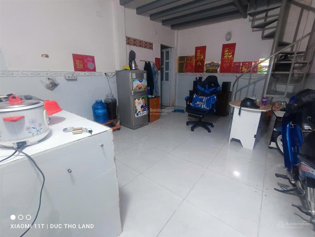Bán nhanh dãy nhà trọ 303m2, 12p, tn 300tr/năm, giá tốt như giá đất, hxh 8m hà huy giáp, quận 12