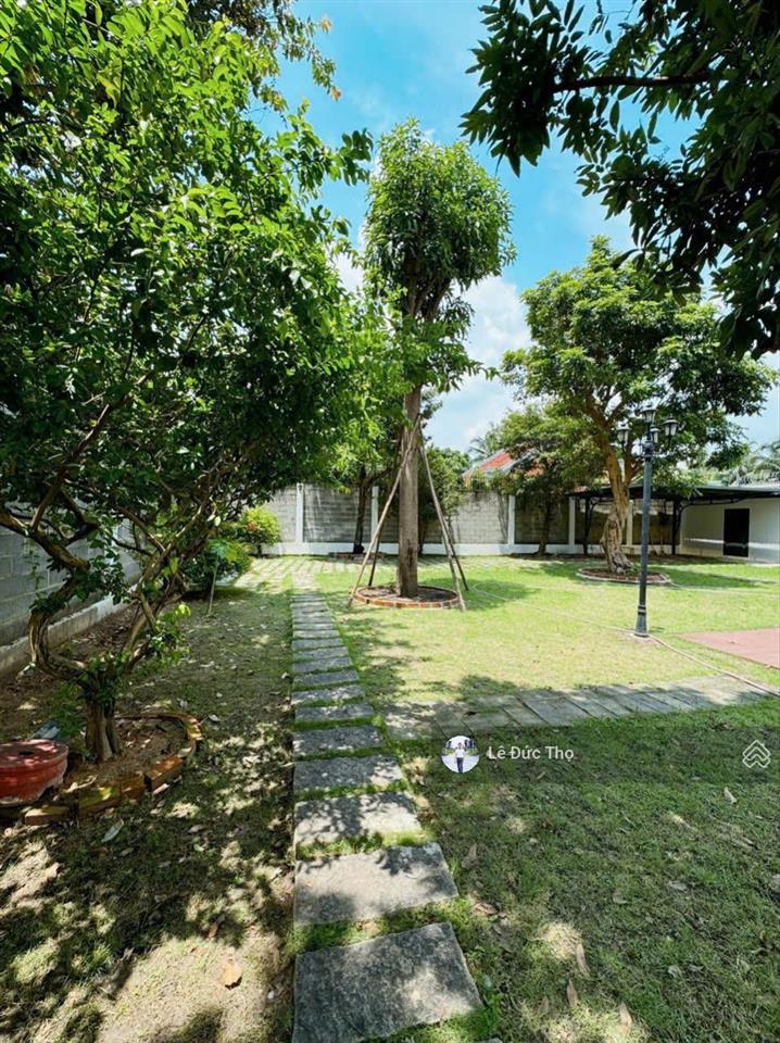 Gấp! bán siêu biệt thự 900m2 sân vườn, hồ bơi, mặt tiền 36m đường xe hơi bùi công trừng, hóc môn