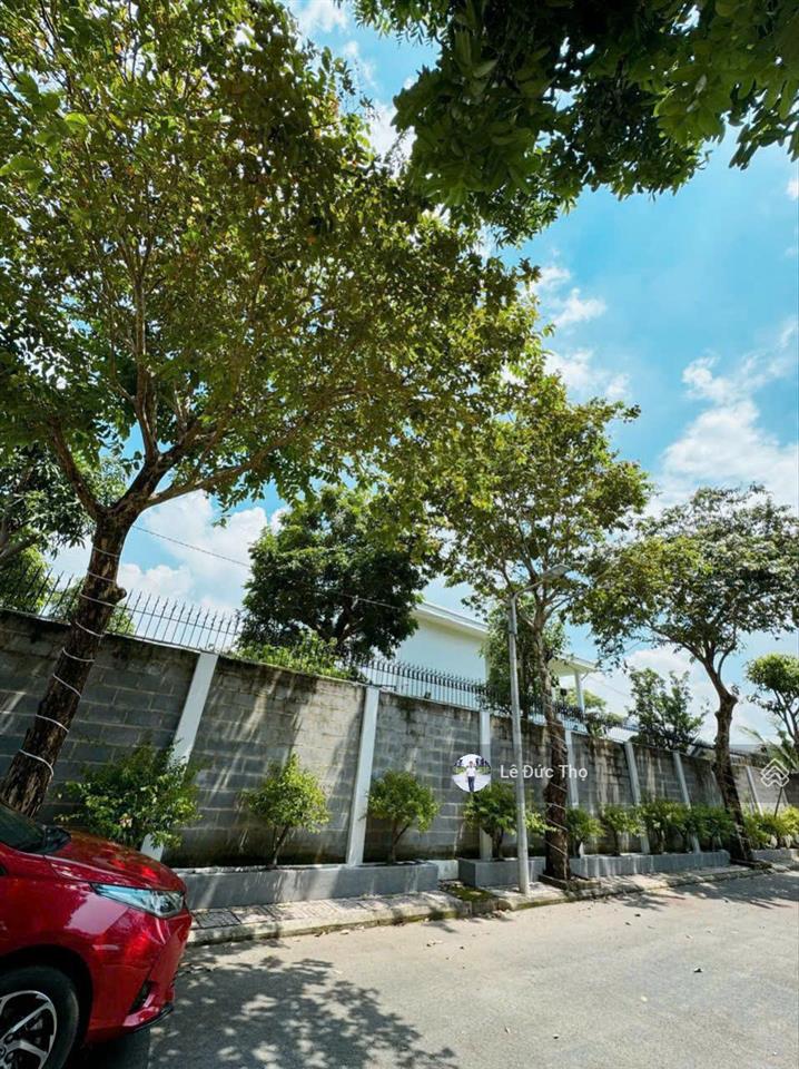 Gấp! bán siêu biệt thự 900m2 sân vườn, hồ bơi, mặt tiền 36m đường xe hơi bùi công trừng, hóc môn