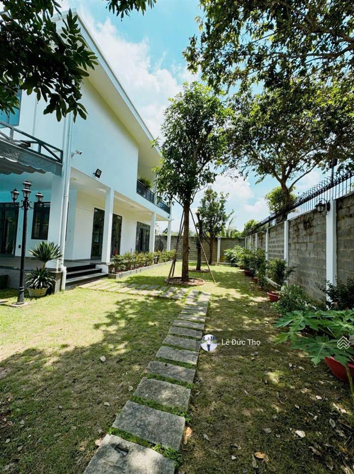 Gấp! bán siêu biệt thự 900m2 sân vườn, hồ bơi, mặt tiền 36m đường xe hơi bùi công trừng, hóc môn