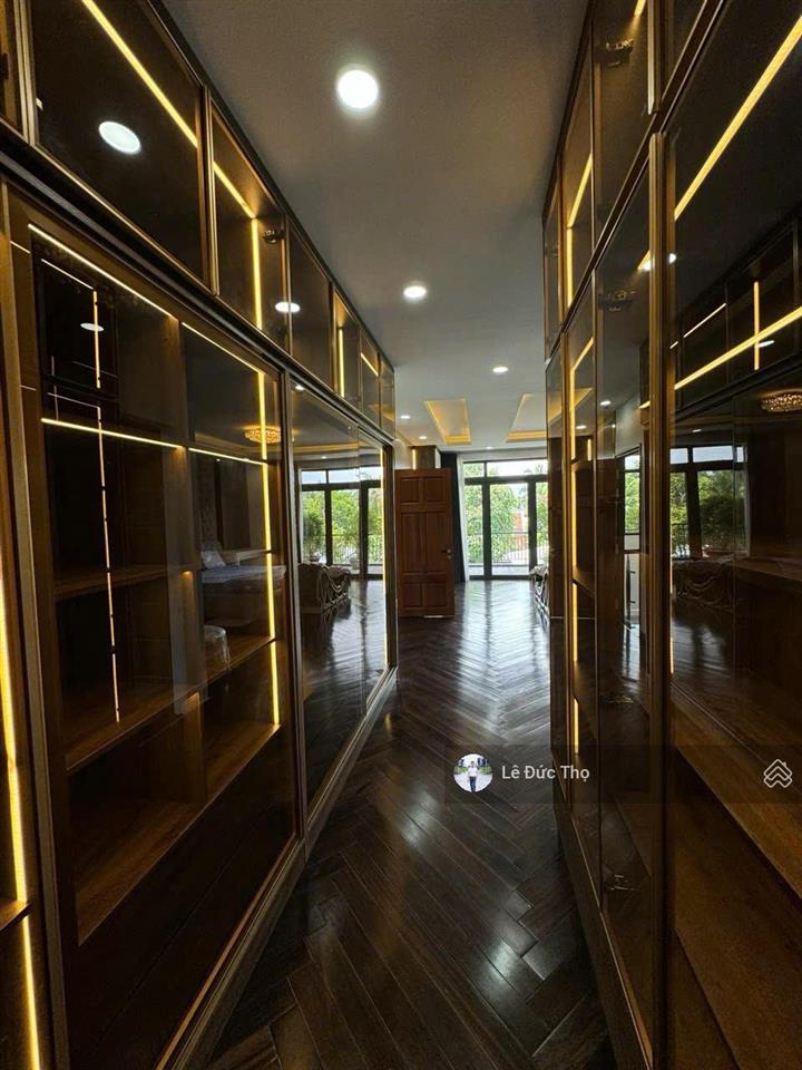 Gấp! bán siêu biệt thự 900m2 sân vườn, hồ bơi, mặt tiền 36m đường xe hơi bùi công trừng, hóc môn