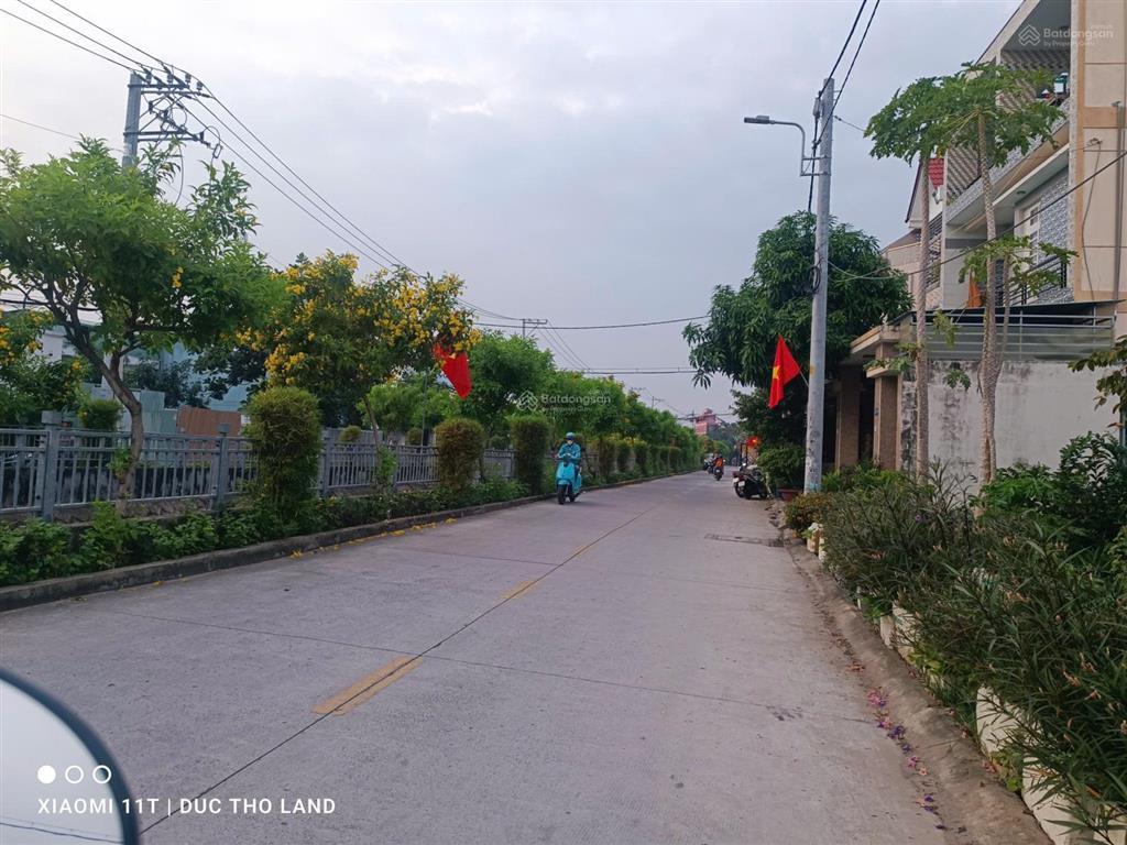 Bán hàng thơm đất đẹp ngang hơn 8m hiếm tách được 2 sổ, 165m2 full thổ, hxh tl37, giá nhỉnh 44tr/m2