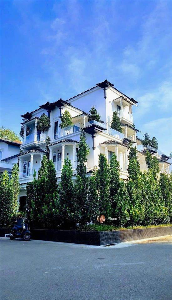 Độc quyền! bán nhanh biệt thự góc 2mt p.thảo điền q2. dt 386m2 (15x26m) có hồ bơi giá chỉ 137tr/m2