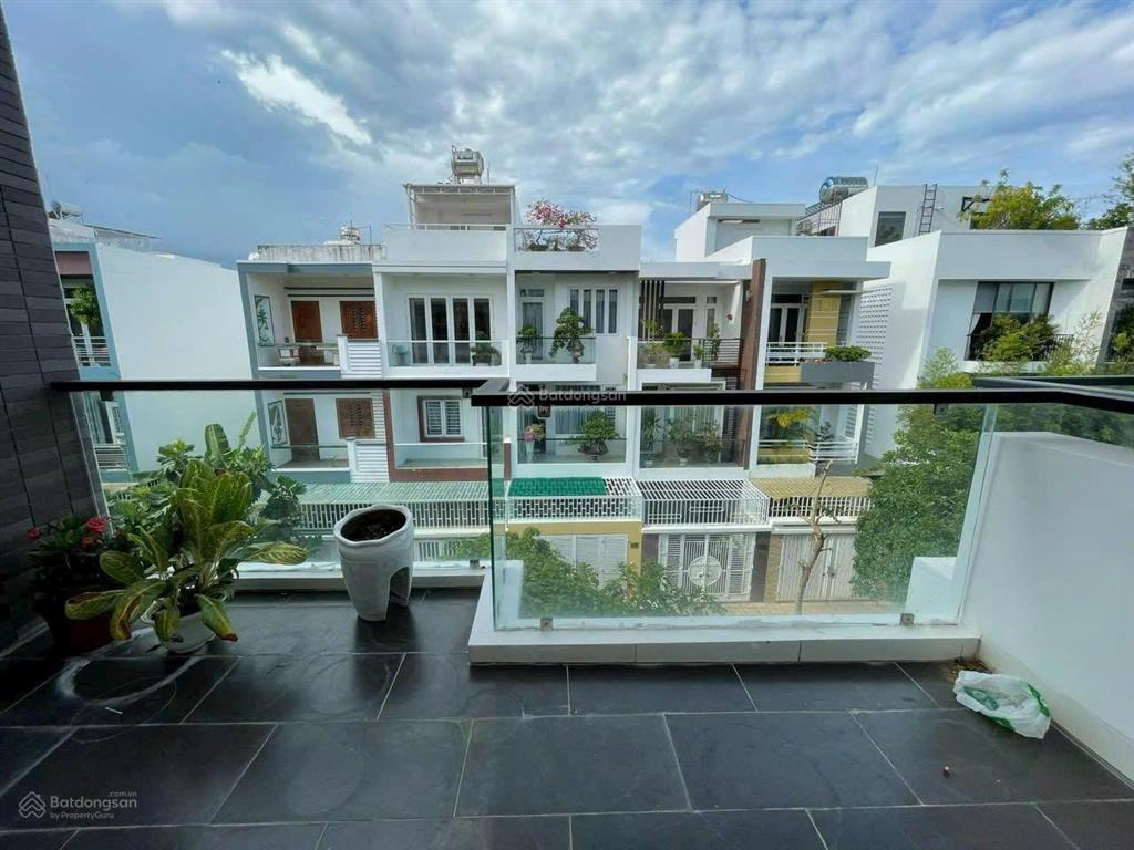 Bán nhà 3 tầng full nội thất gồm 4 phòng ngủ kđt hà quang 2, giá chỉ 6.5 tỷ