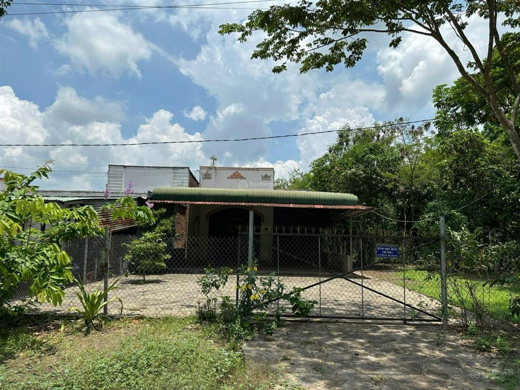 Bán nhà riêng và đất vườn cây ăn trái mặt tiền đường dt761 23md