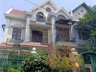 Cho thuê biệt thự bên sông 7 phòng có hầm để xe, phường tân phong, quận 7