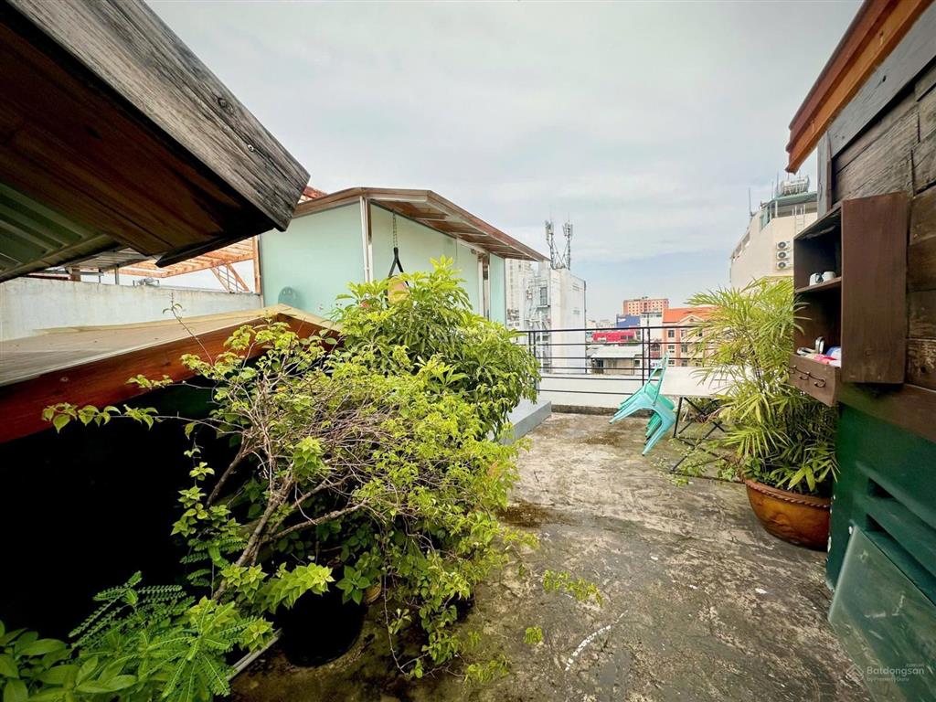 Cho thuê phòng trọ trên sân thượng full nội thất cao cấp  ngay hàng xanh giá chỉ 5 triệu