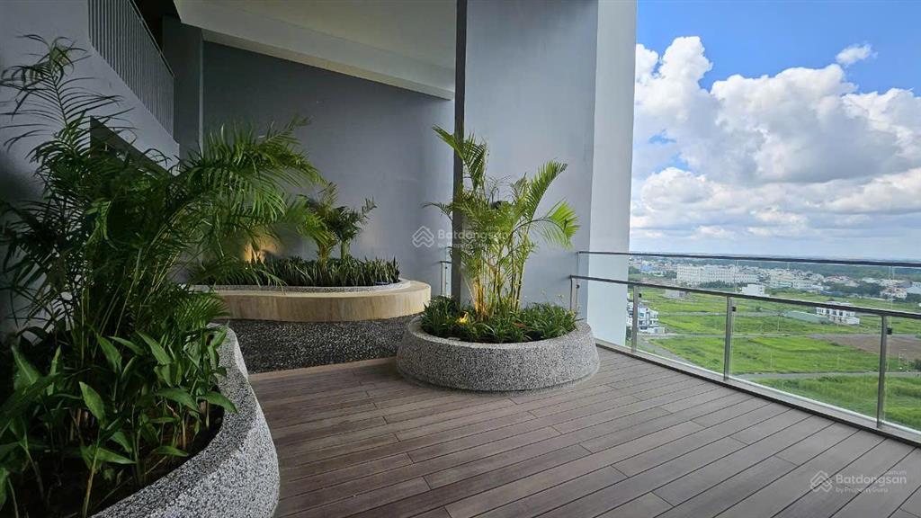 Bán gấp ch 3pn2wc celesta rise, đường nguyễn hữu thọ, căn góc hướng đông nam 6,9 tỷ.  0968 966 ***