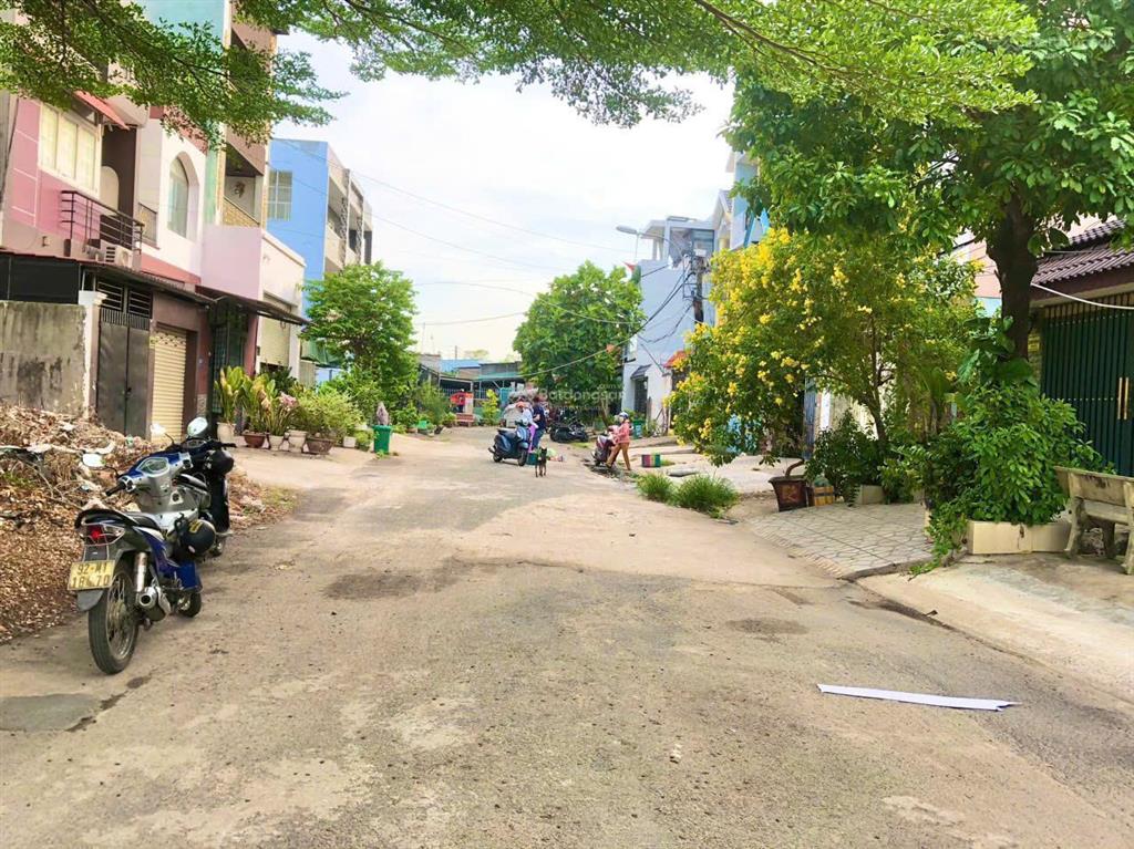 Đất 1/ nhựa tô ký dt đẹp 5x18m đường nhựa 10m khu nhà lầu cực vip xd hoàn công ngay