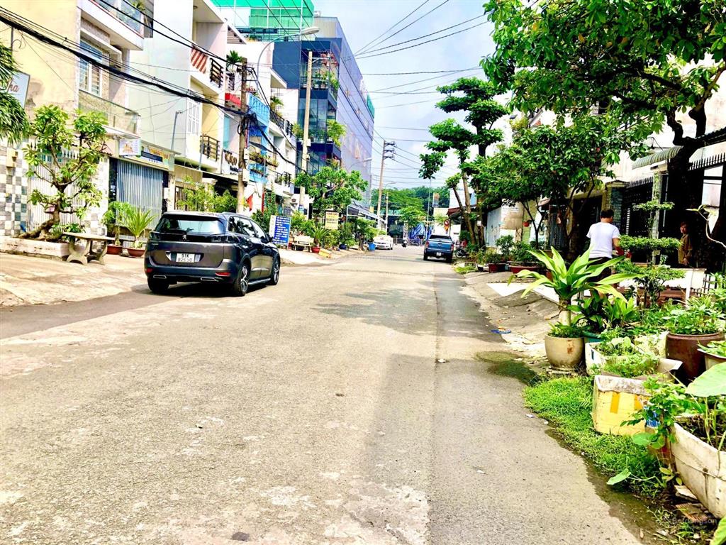 Đất 1/ nhựa tô ký dt đẹp 5x18m đường nhựa 10m khu nhà lầu cực vip xd hoàn công ngay