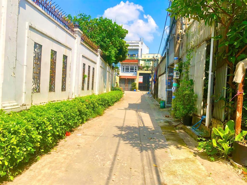 Đất 1/ nhựa trung chánh đối diện đh huflit hóc môn, dt 4x21m, hẻm xe hơi 5m, giá chỉ 3,3tỷ