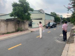 Bán đất có sẵn xưởng, dt 10x35m, mặt tiền nhựa tân hiệp gần chợ hóc môn, gần trường trung cấp nghề