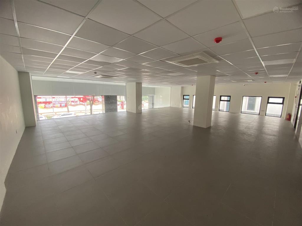 Cho thuê nhà mặt phố trung phụng, dt 200m2 x 5 tầng, mt 10m, nhà mới, thông sàn, pccc đủ, thang máy