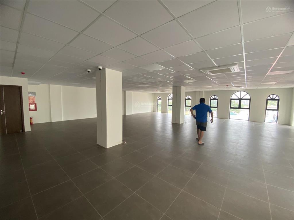 Cho thuê nhà mặt phố trung phụng, dt 200m2 x 5 tầng, mt 10m, nhà mới, thông sàn, pccc đủ, thang máy
