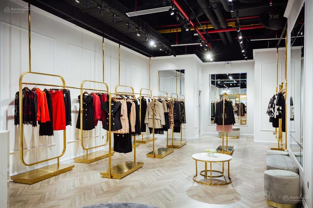 Cho thuê nhà mặt phố tuệ tĩnh, dt 110m2 x 2 tầng, mt 5m, nhà mới, thông sàn, vị trí đẹp