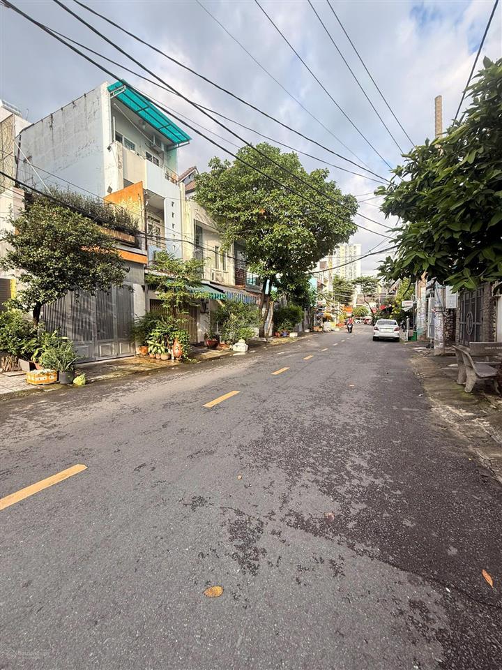 Bán gấp nhà tân phú, hẻm xe hơi, 71m2, đường lũy bán bích