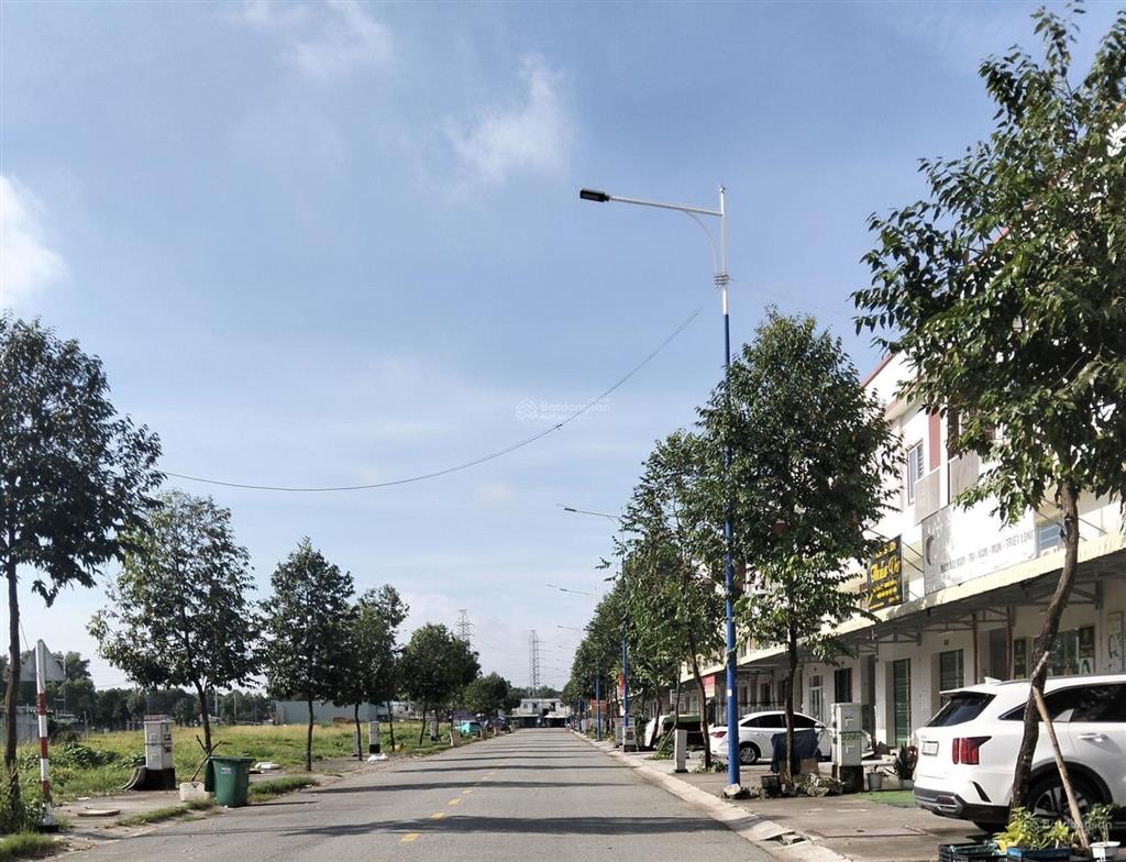 Bán nhà lầu có sẵn nguồn thu ổn định 150m2 đất có 2 mặt tiền kinh doanh ngay gần thành phố mới bd