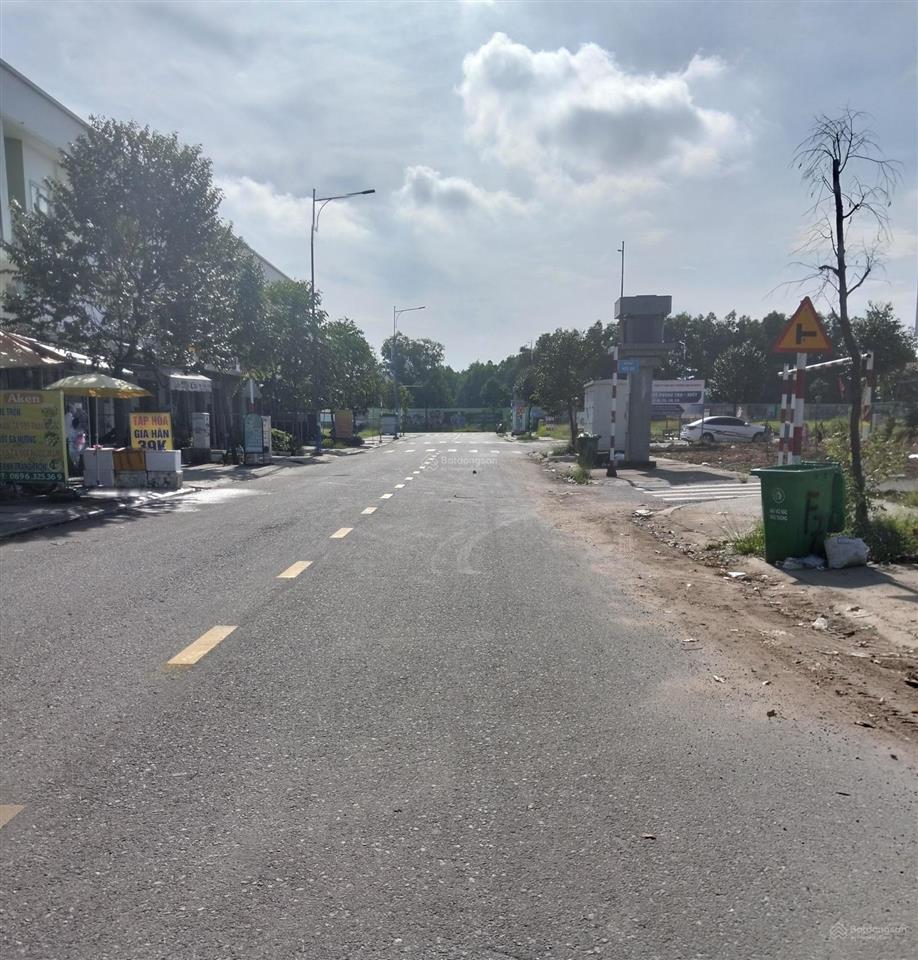 Bán nhà lầu có sẵn nguồn thu ổn định 150m2 đất có 2 mặt tiền kinh doanh ngay gần thành phố mới bd