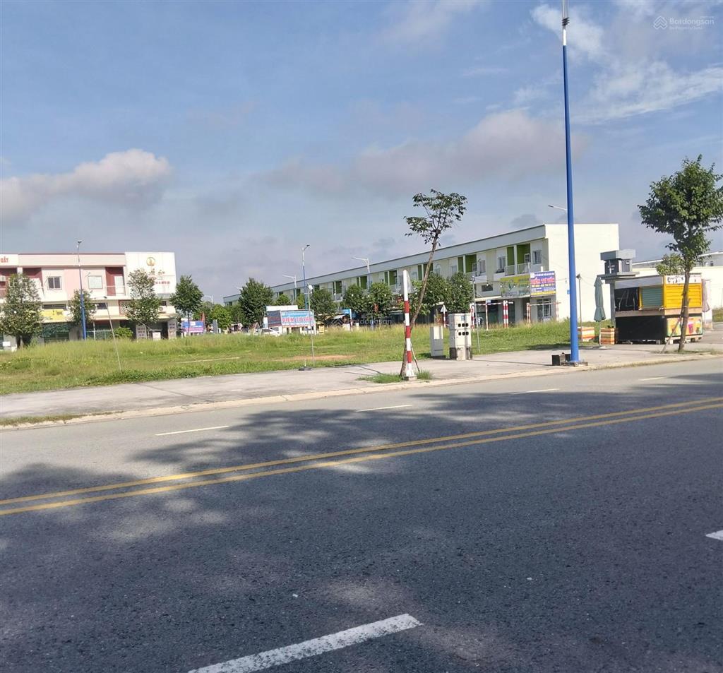 Bán nhà lầu có sẵn nguồn thu ổn định 150m2 đất có 2 mặt tiền kinh doanh ngay gần thành phố mới bd