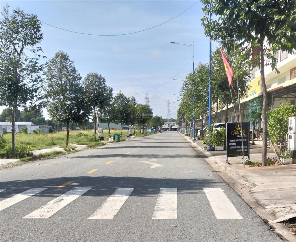 Bán nhà lầu có sẵn nguồn thu ổn định 150m2 đất có 2 mặt tiền kinh doanh ngay gần thành phố mới bd