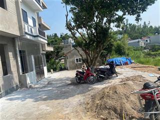 Bán nhà 3 tầng sau sân vân đông hà lầm giá chỉ 2ty3  0962 698 ***