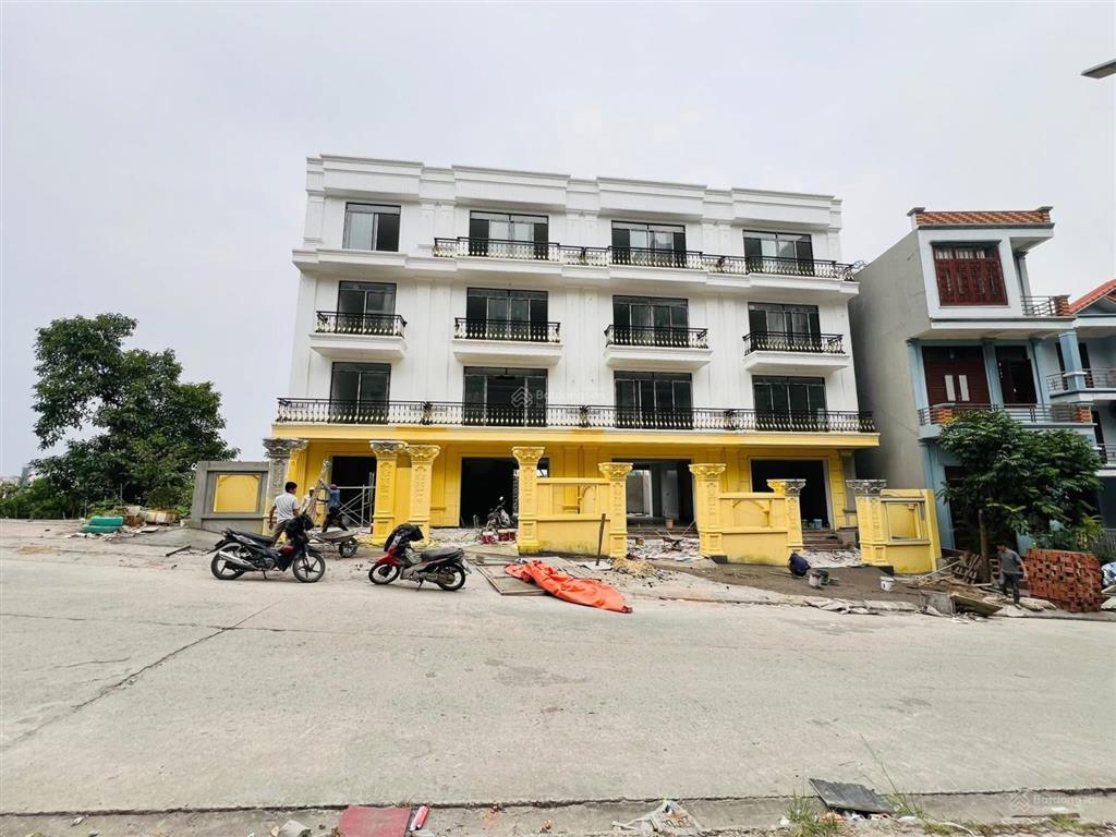 Nhà 4 tầng cầu 1 cao xanh đi vào đường oto có thang máy  0962 698 ***