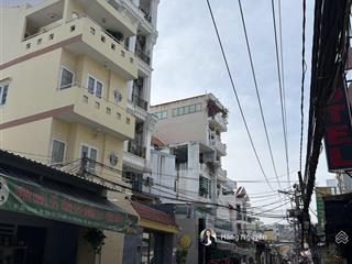 Nhà kết cấu kiên cố  sẵn khung, sàn có thể lên tầng, cải tạo thành chdv  120tr/m2  hẻm xe tải