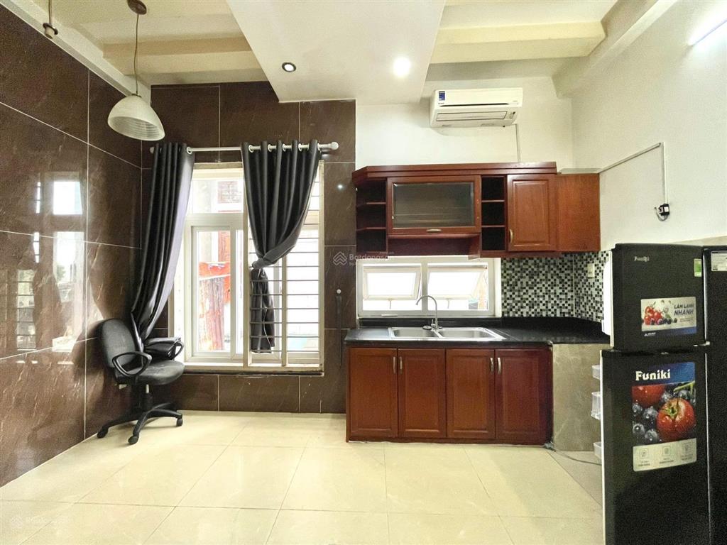 Cho thuê phòng full nt, cửa sổ lớn ngập ánh sáng, ngay bến xe q.8, đh kinh tế, có sẵn máy giặt sấy