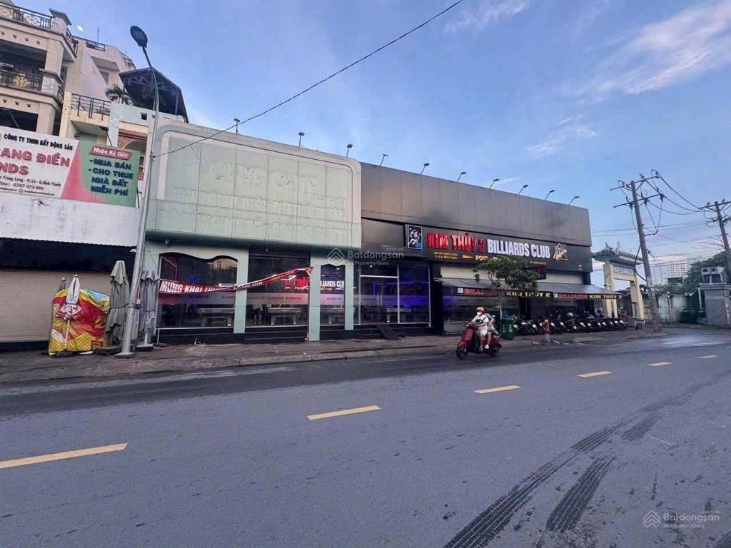 Bán nhà góc 3 mặt tiền ung văn khiêm  dt 55 x 50m  ctxd 3 hầm + 30 lầu  giá bán 450 tỷ tl