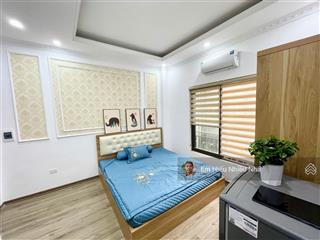 Cho thuê chdv tại đội cấn, sử dụng 26m2, cửa sổ ban công, full đồ, thang máy, ở ngay, từ 4. xtriệu